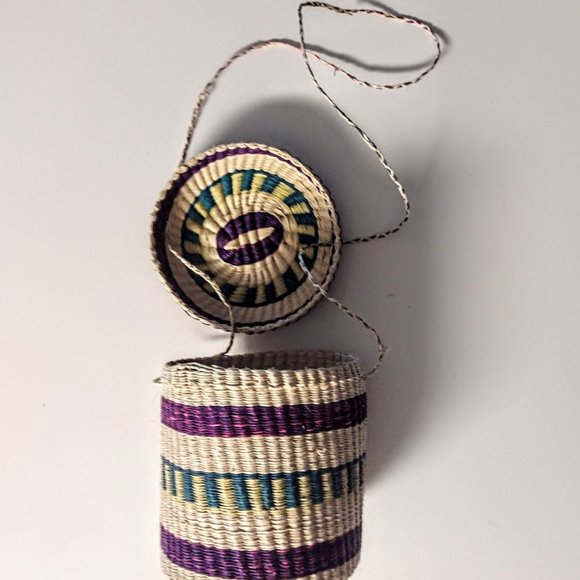 Woven Striped Straw/Rattan Basket/Barrel Tote with Lid, Woven String Strap ~ 6" - Picture 10 of 12